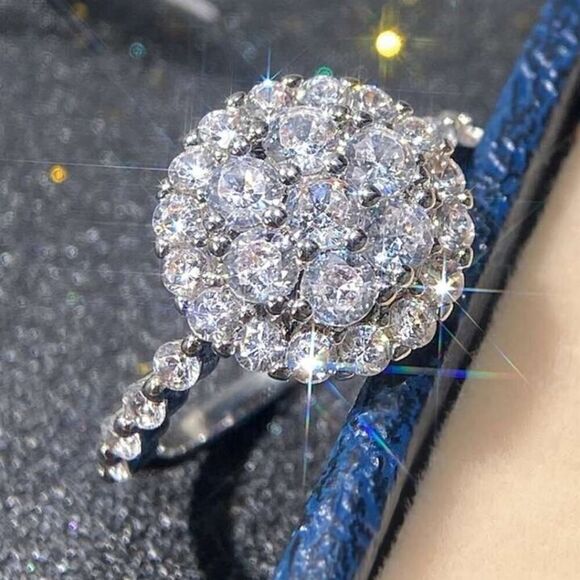 Sparkling 925 Silver Plated Infinity Ring with Micro Paved Round Zirconia Size 7 - Picture 9 of 9